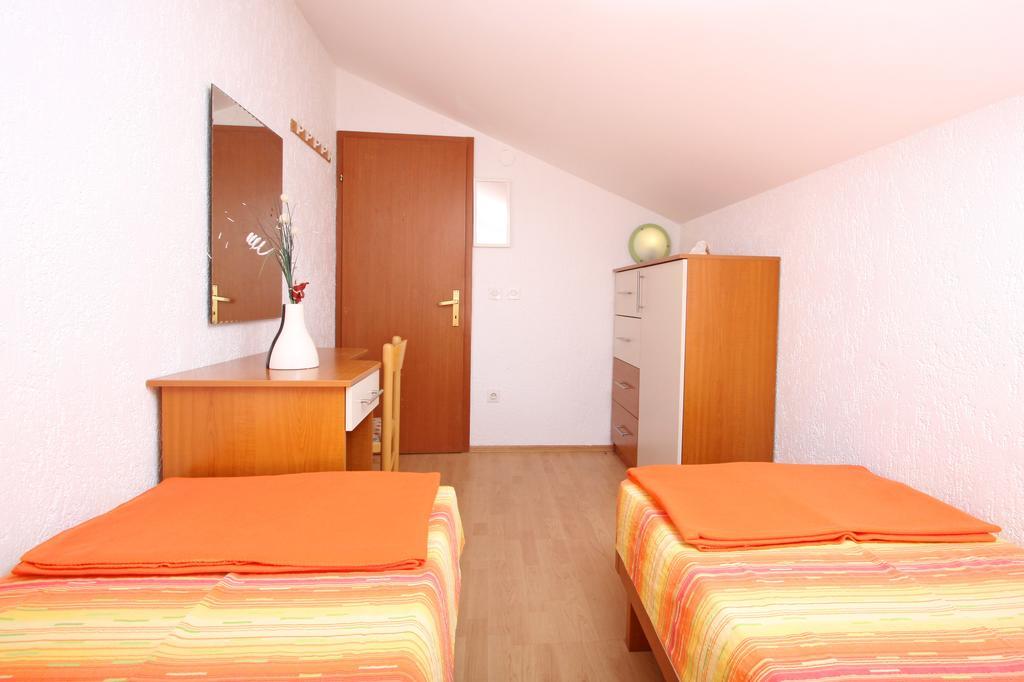 Apartments And Rooms Vesna Novalja Pokoj fotografie