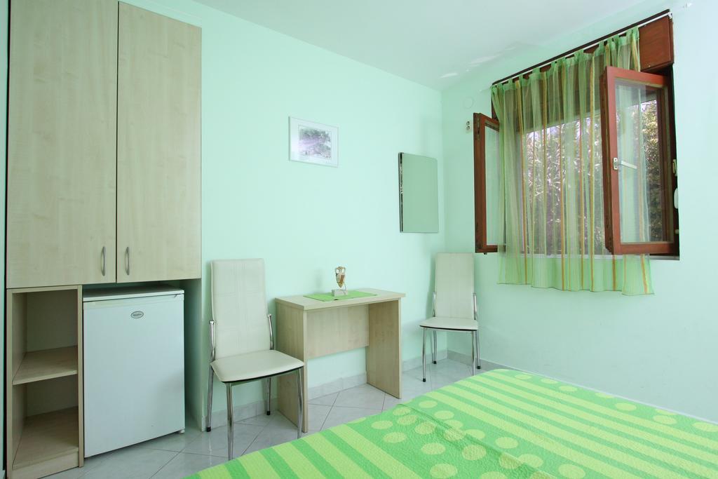 Apartments And Rooms Vesna Novalja Exteriér fotografie